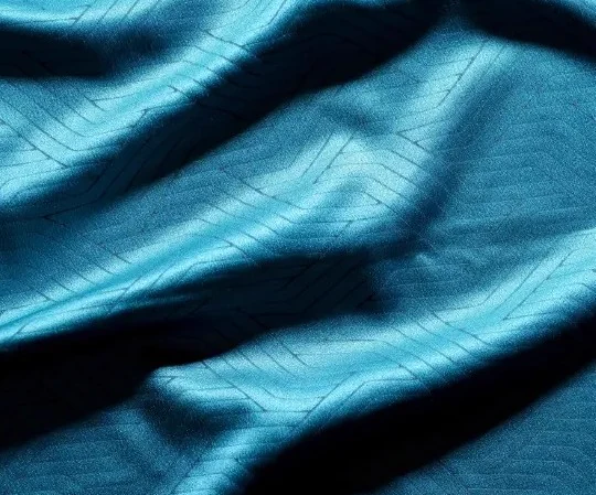 Velours turquoise gravé de chevrons