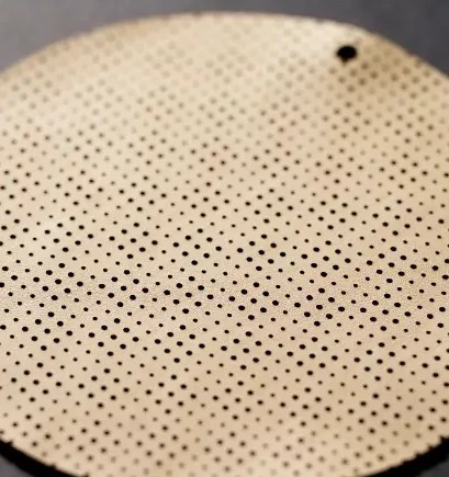 Disque de cuir ivoire micro-perforé au laser