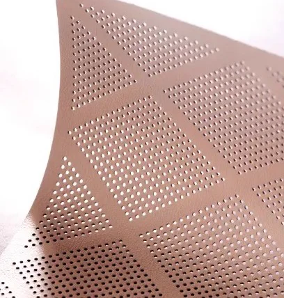 Cuir rosé perforé au laser en damier de points