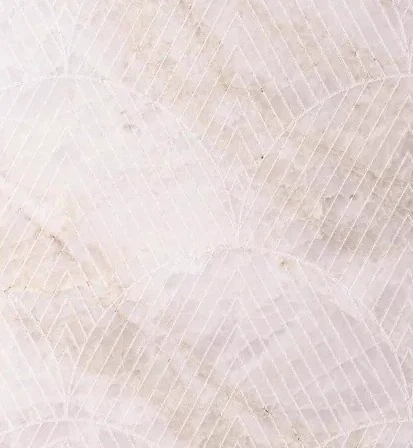 Marbre crème gravé d'un motif d'écailles